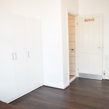 ברנלי Regent Guest House מראה חיצוני תמונה